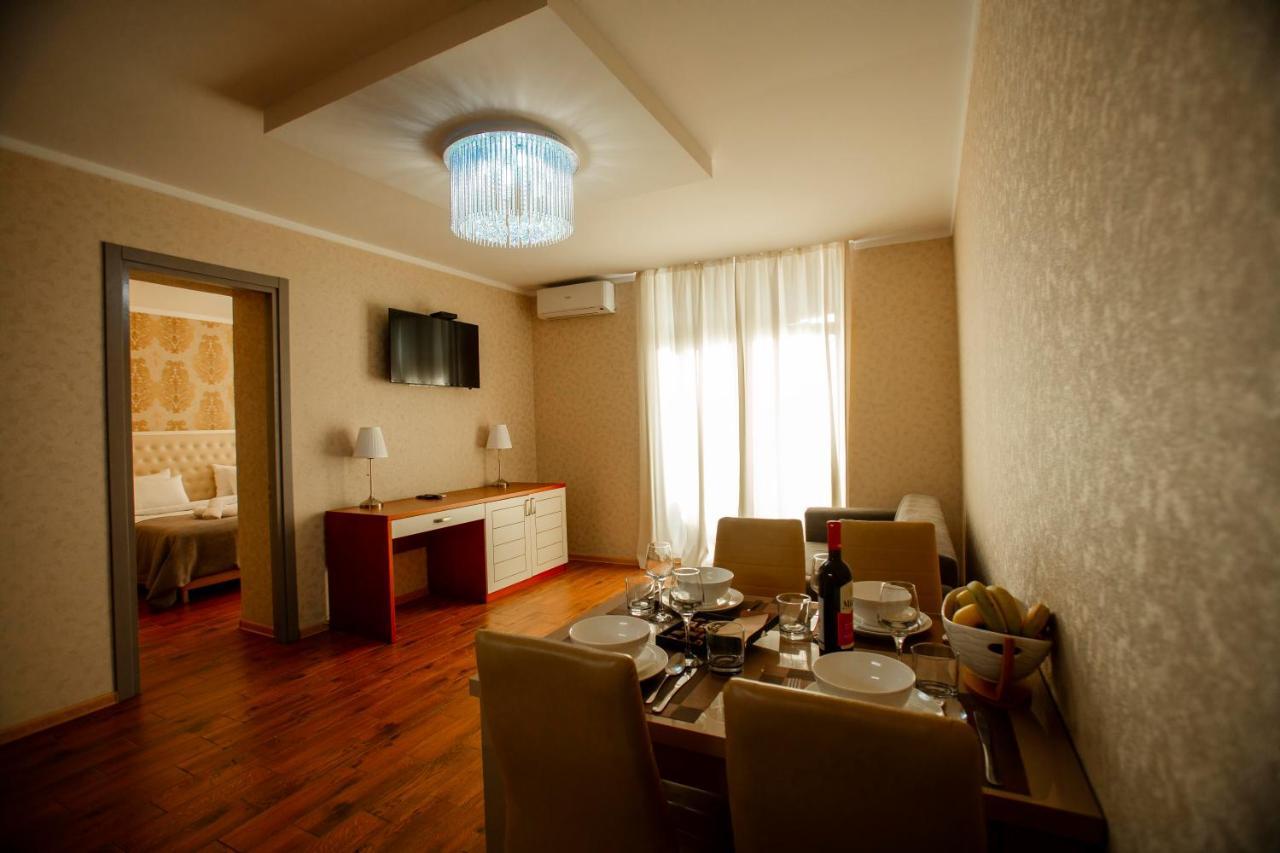 Holiday Lux Sea Towers Batumi Exterior foto