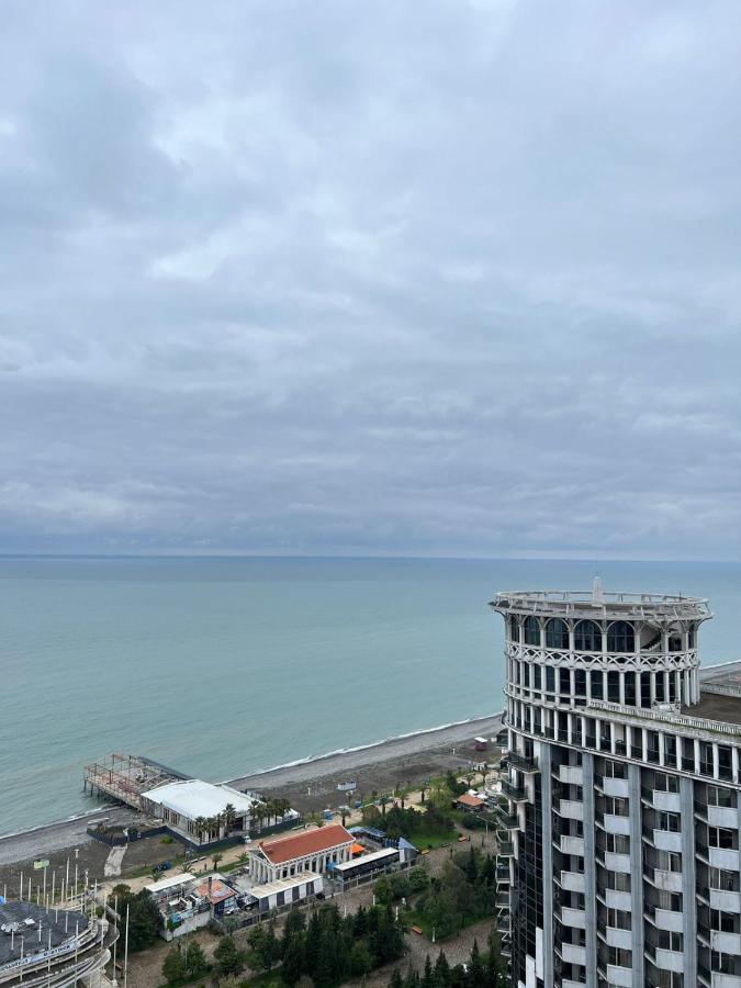 Holiday Lux Sea Towers Batumi Exterior foto