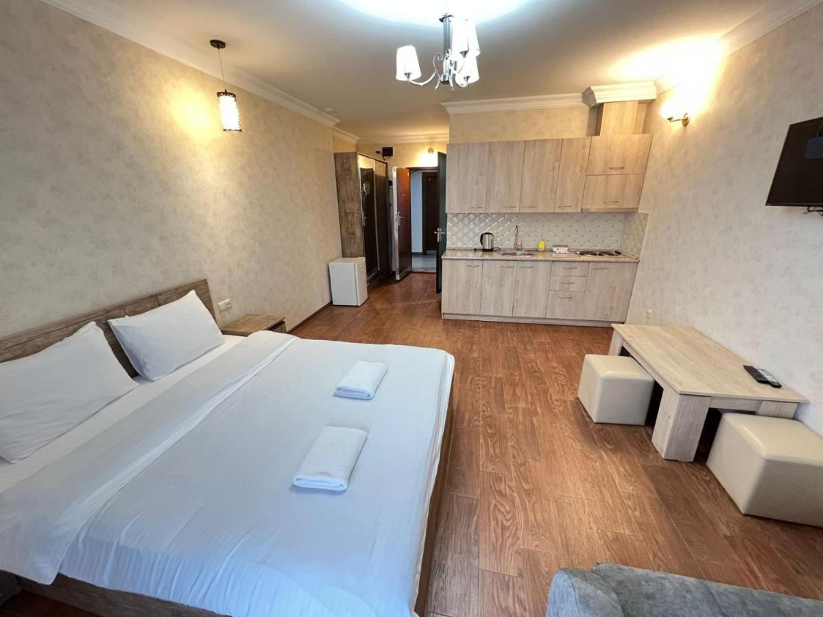 Holiday Lux Sea Towers Batumi Exterior foto