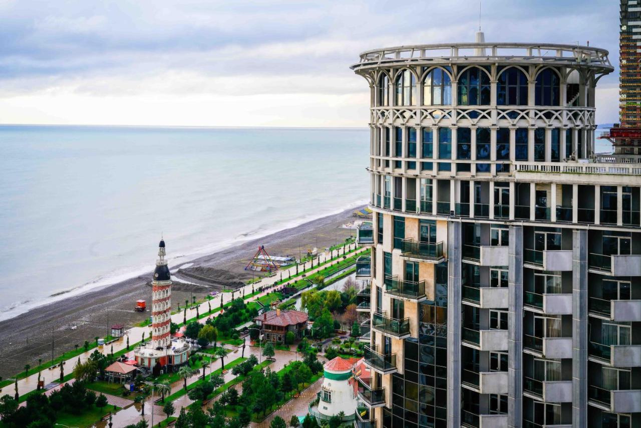 Holiday Lux Sea Towers Batumi Exterior foto
